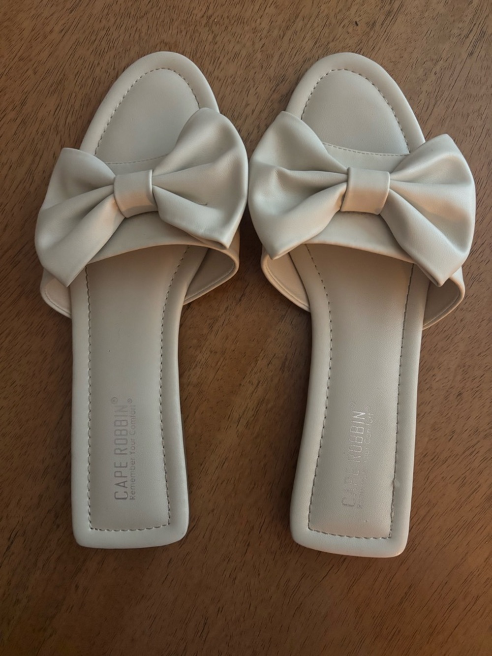 Cape Robbin Cream Bow Slide Mules